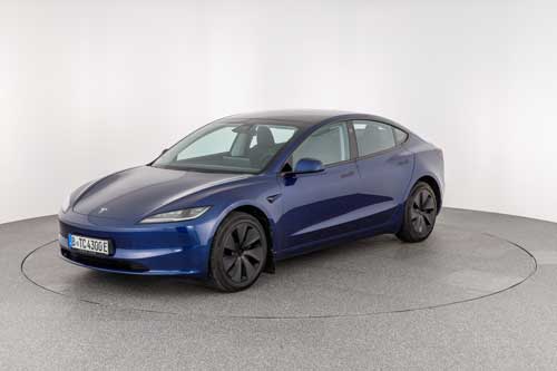 Com tração traseira, o Tesla Model 3 custa 39 990 euros. O preço da versão Long Range de motor duplo com tração integral é de 48 990 euros.